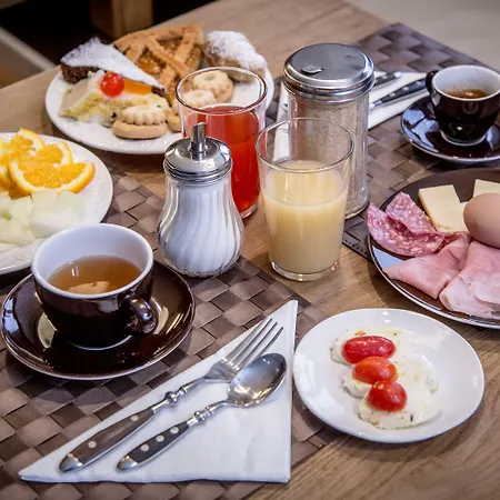 Maxim Frühstückspension 4*